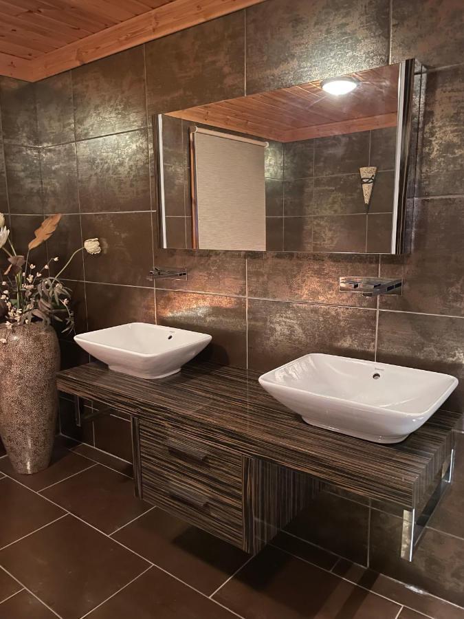 Tomatin - Luxury Two Bedroom Log Cabin With Hot Tub Berwick Upon Tweed Zewnętrze zdjęcie