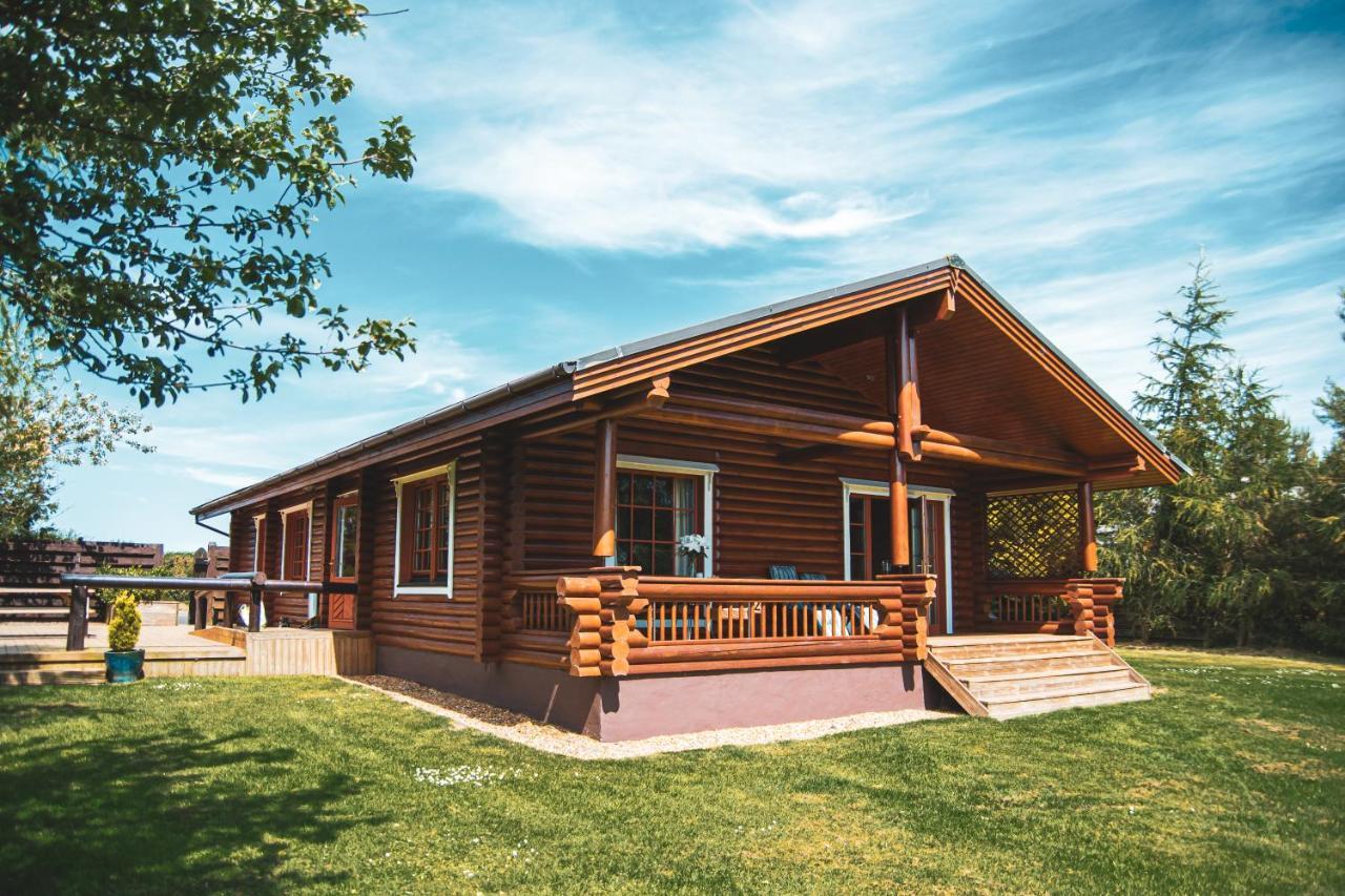 Tomatin - Luxury Two Bedroom Log Cabin With Hot Tub Berwick Upon Tweed Zewnętrze zdjęcie