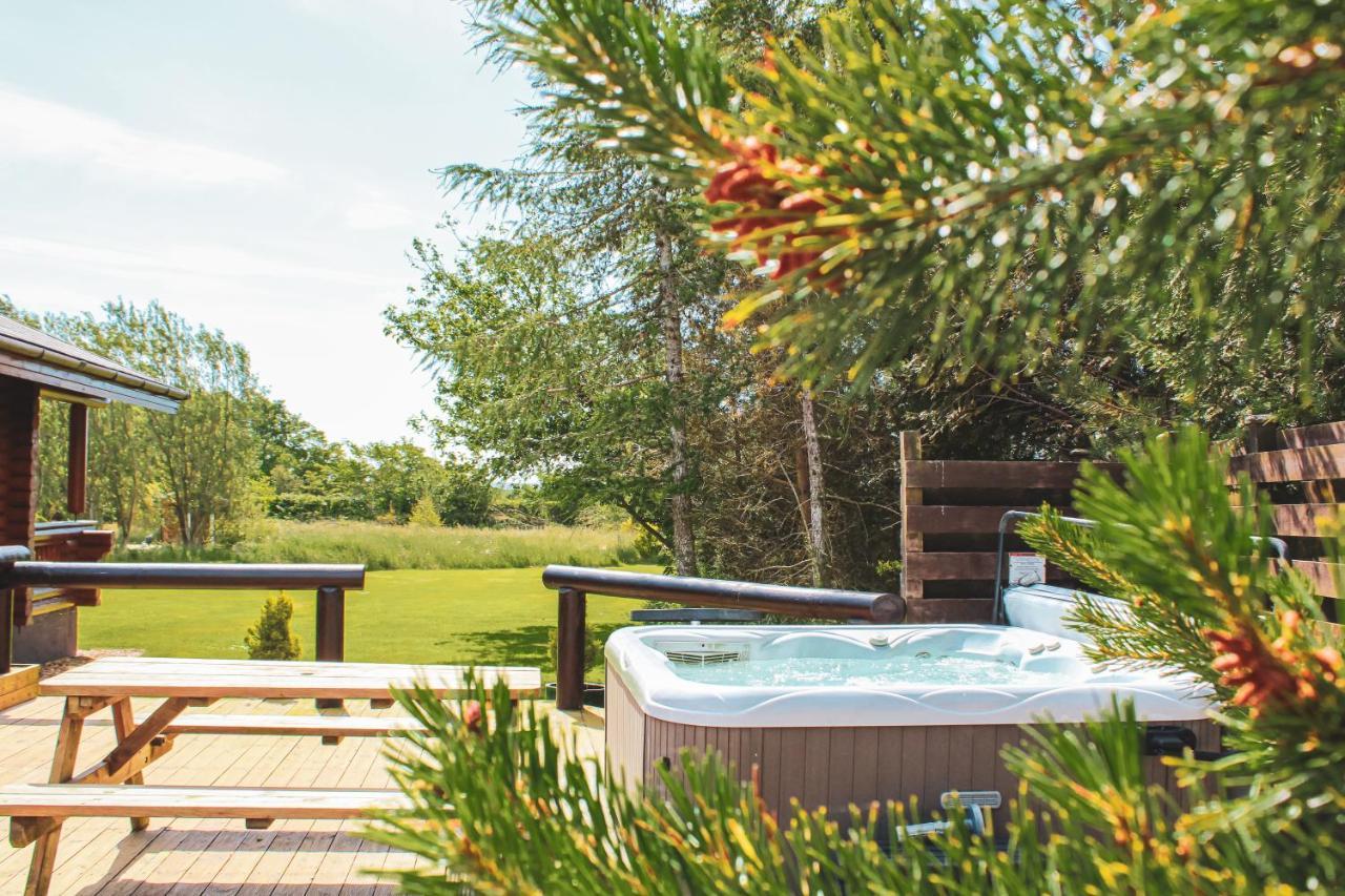 Tomatin - Luxury Two Bedroom Log Cabin With Hot Tub Berwick Upon Tweed Zewnętrze zdjęcie