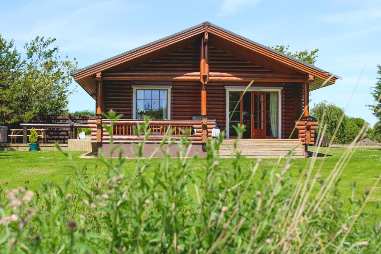 Tomatin - Luxury Two Bedroom Log Cabin With Hot Tub Berwick Upon Tweed Zewnętrze zdjęcie